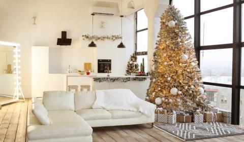 home interior decorated for christmas